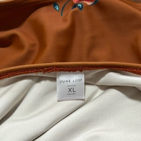XL June Loop Bikini- Cindy top and Jenelle Super Hi-waist bottoms in Rust floral - Picture 6 of 6